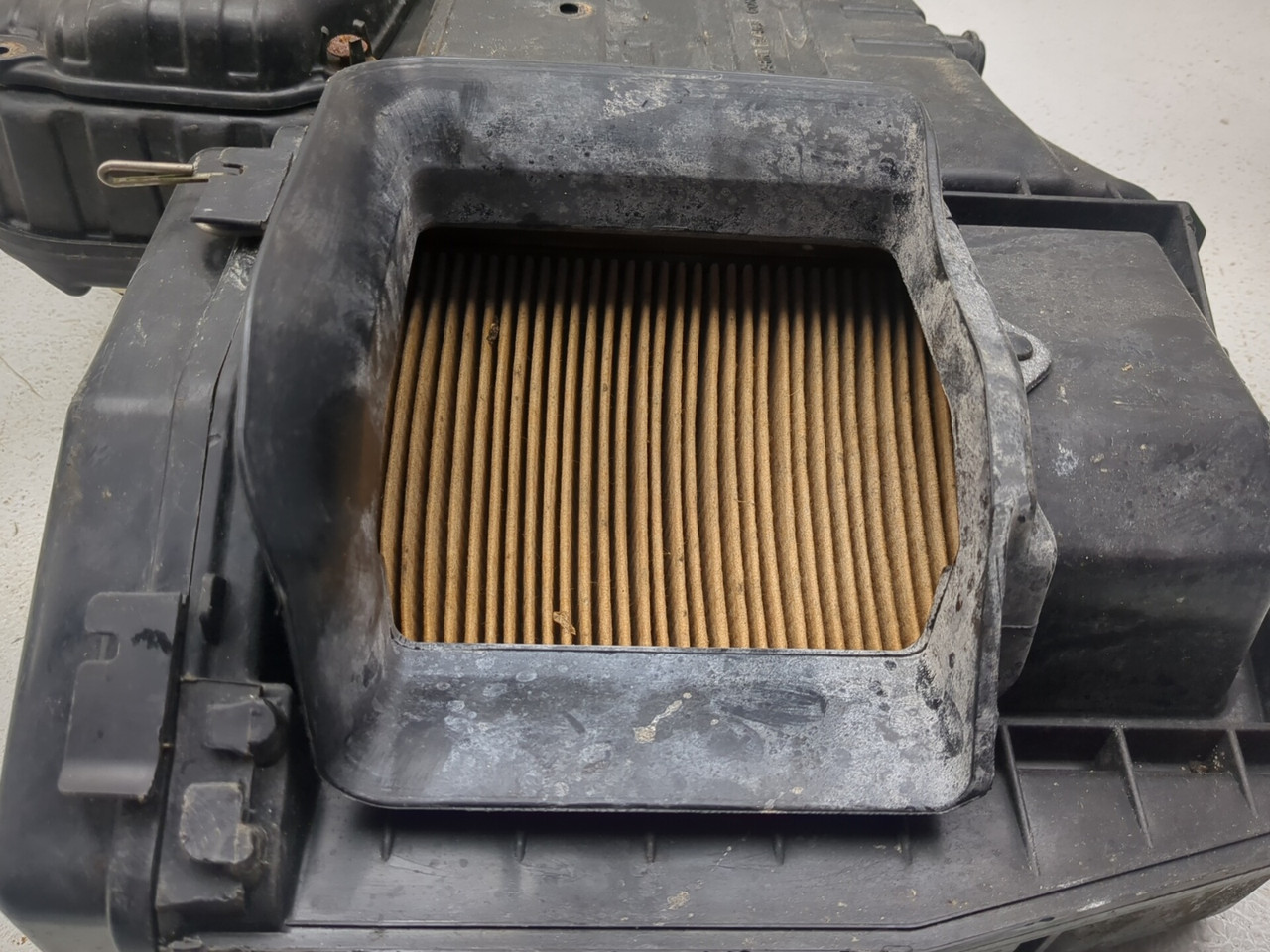 02-07 Honda Aquatrax F-12 Airbox Intake Air Box Assembly 17210-HW4