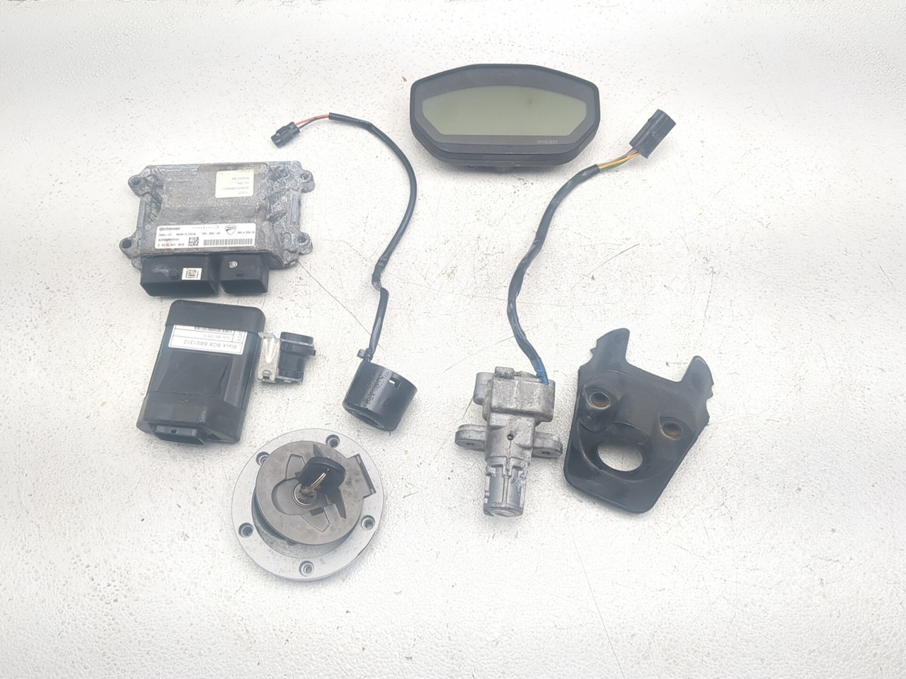 17-20 Ducati Supersport 939 Lock Set W/ Gauge Ignition ECU Module