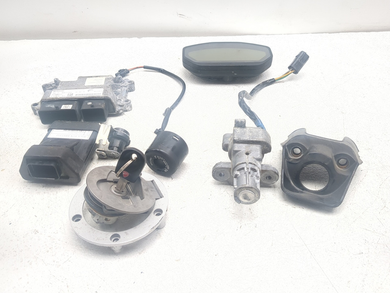 17-20 Ducati Supersport 939 Lock Set W/ Gauge Ignition ECU Module