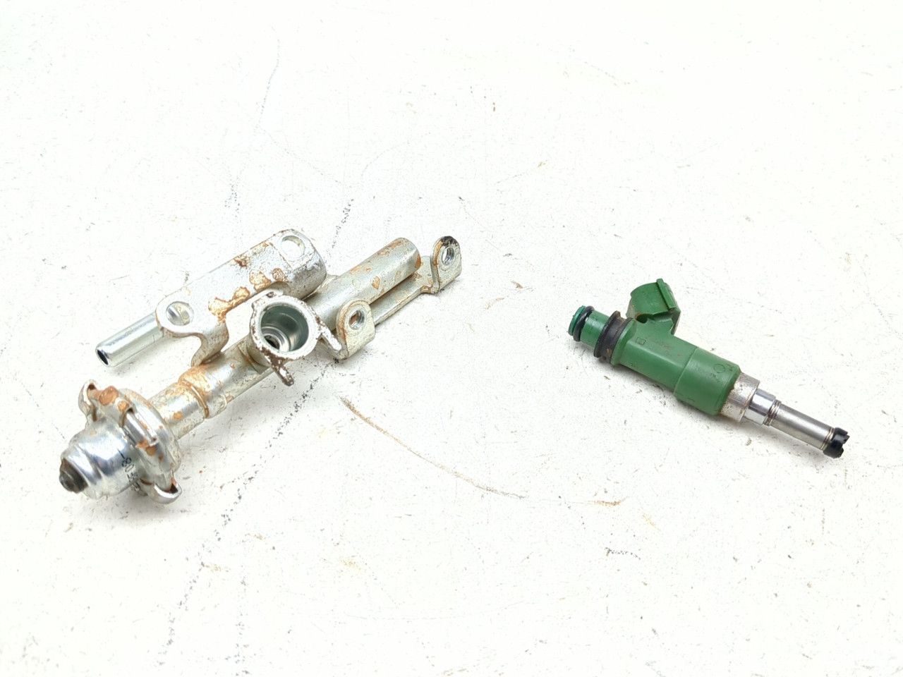 NEW YEAR ㊴ 13-25 Yamaha Raptor YFM700R Fuel Rail & Fuel Injector 1S3-13160-00