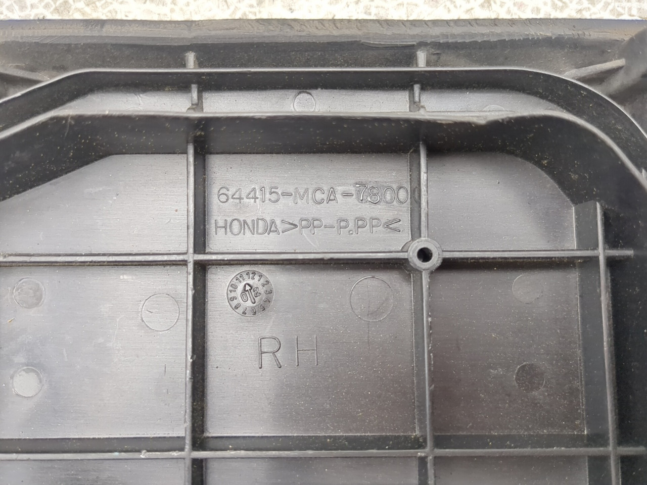 3・2・1 01-05 Honda Goldwing 1800 GL1800 Right Rear Storage Pocket Lid