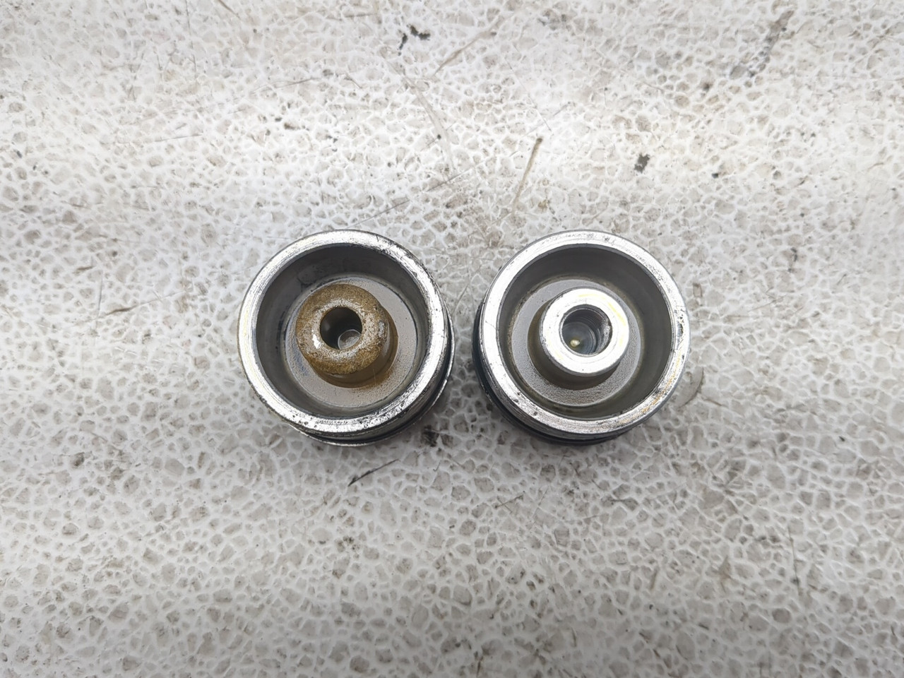 01-05 Honda Goldwing 1800 GL1800 Front Left & Right Fork Caps Leg