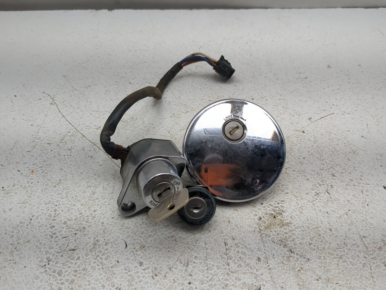 98-04 Kawasaki VN1500 Vulcan Nomad Ignition Switch Gas Cap Helmet