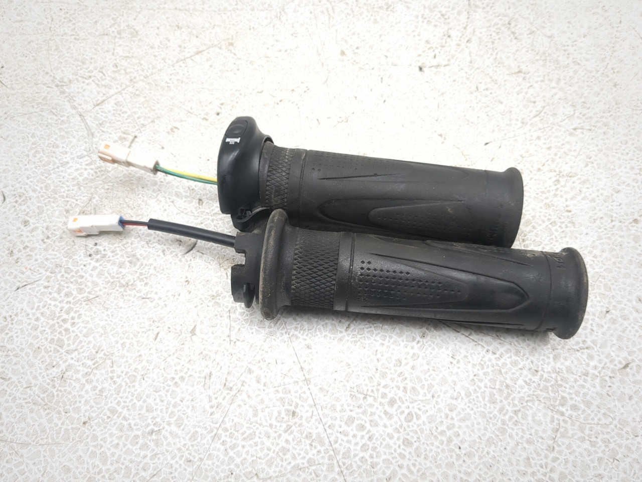 17-19 Triumph Tiger 800 XCX Front Left & Right Heated Grip Set