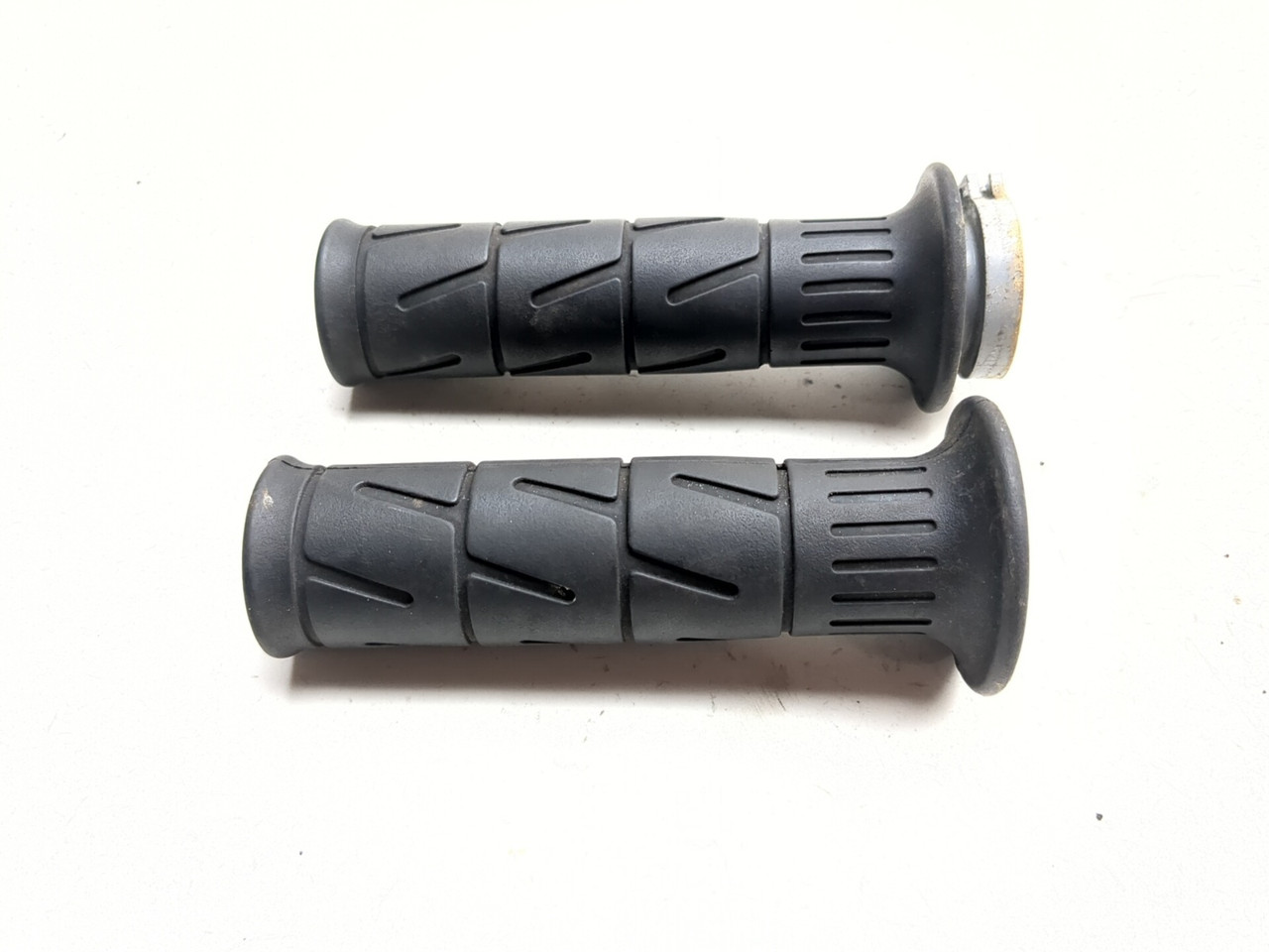 のり A4983-2 K246 A4929 06-08 Kawasaki EX650 Ninja 650R Front Left & Right Handlebar Grips