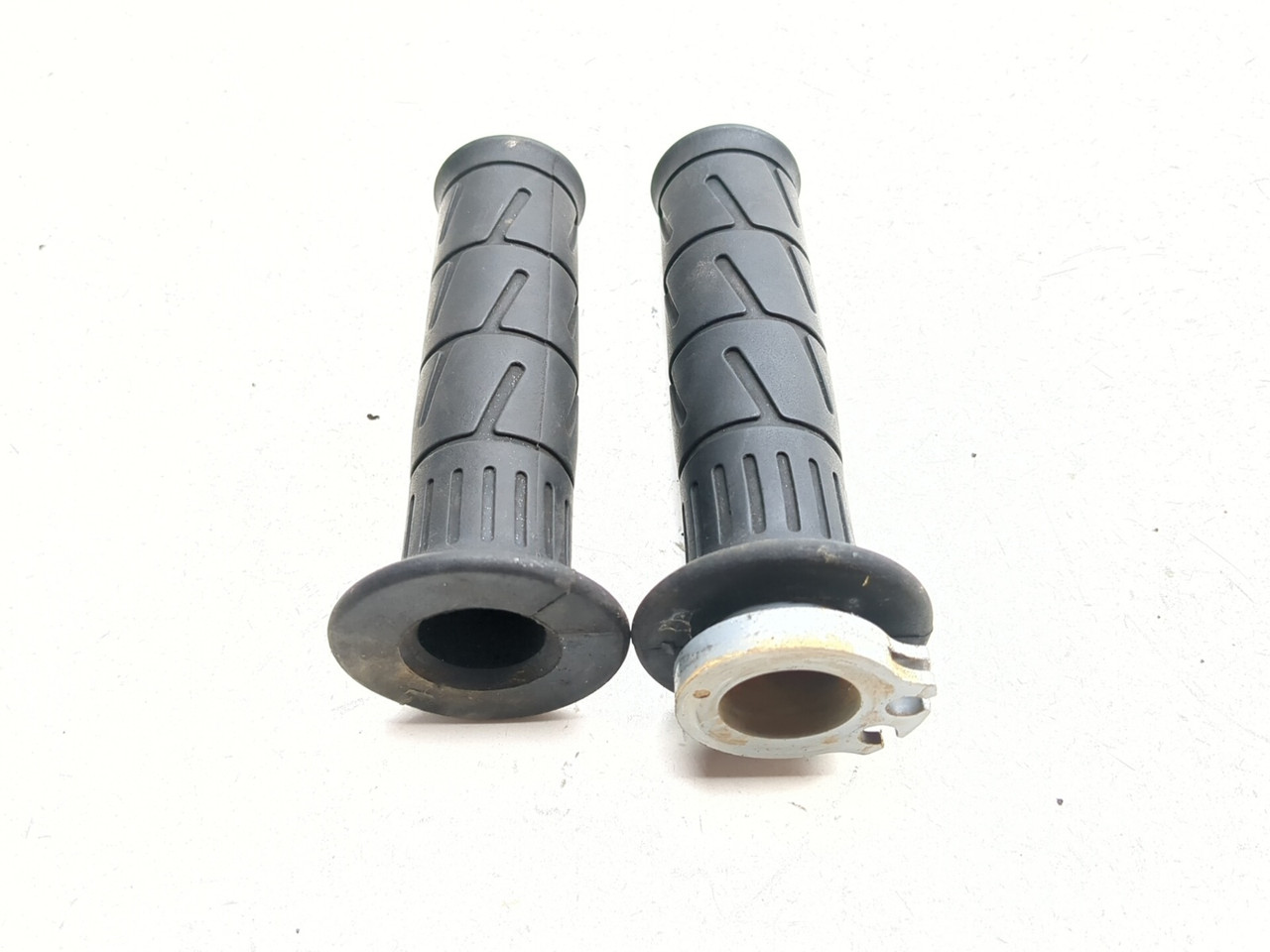 06-08 Kawasaki EX650 Ninja 650R Front Left & Right Handlebar Grips
