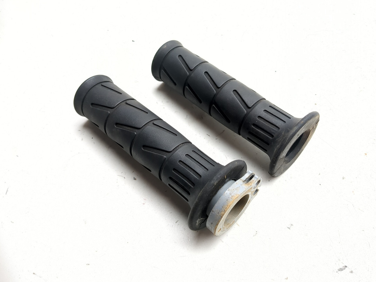 06-08 Kawasaki EX650 Ninja 650R Front Left & Right Handlebar Grips