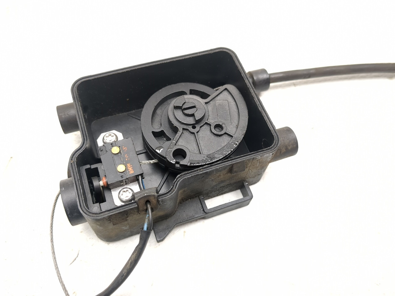 10-13 BMW R1200RT Throttle Cable Distributor Box 32737672850 - Sun