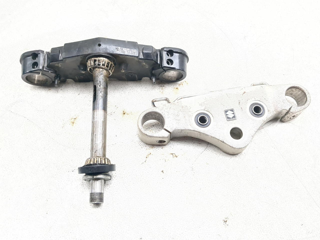05-09 Suzuki VL1500 Boulevard C90 Upper Lower Triple Tree Stem Set