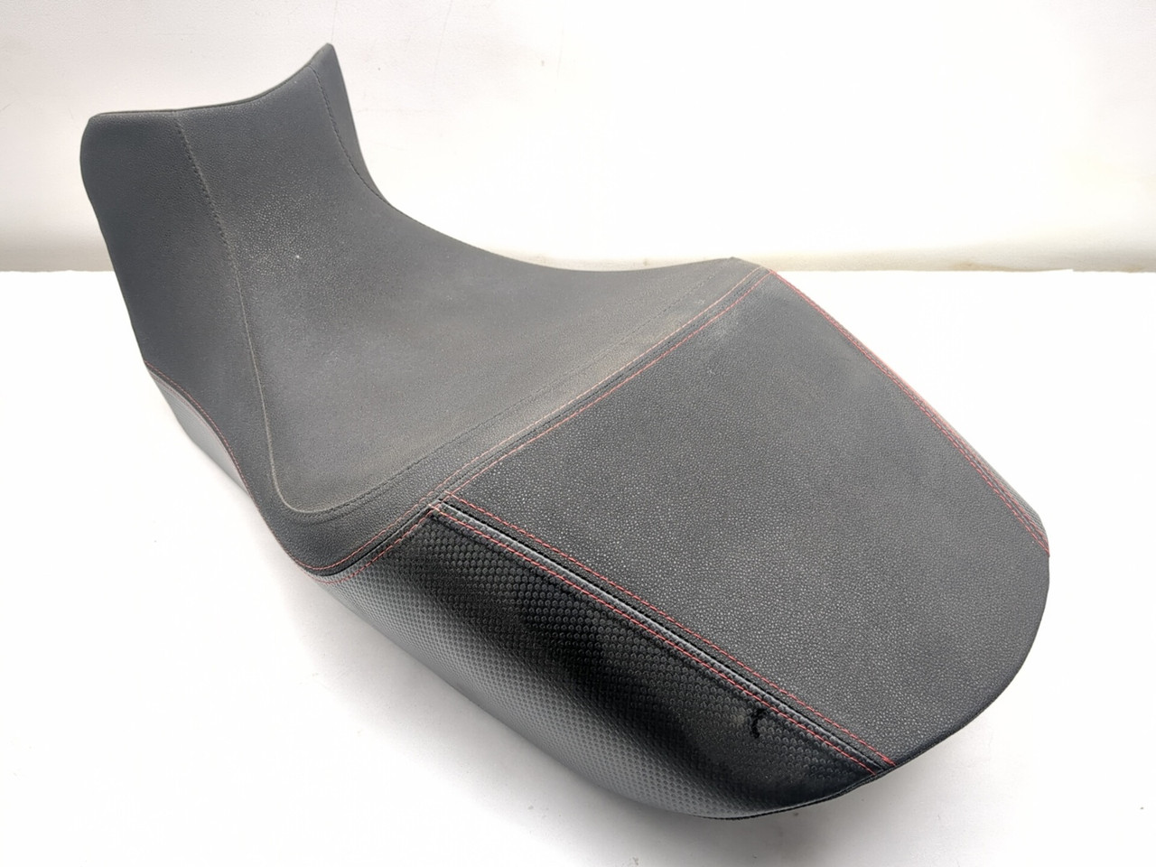 11-14 Ducati Diavel Front Seat Bench Saddle Driver 59521131C - Sun