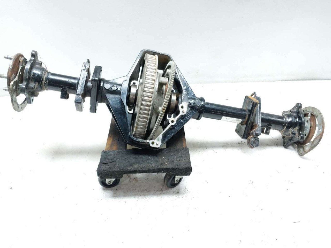 17-24 Harley FLHTCUTG Tri Glide Ultra Rear Wheel Axle Assembly