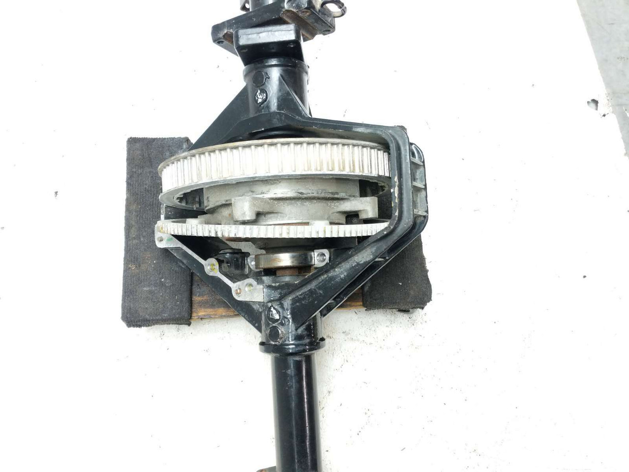 その他 D 17-24 Harley FLHTCUTG Tri Glide Ultra Rear Wheel Axle Assembly