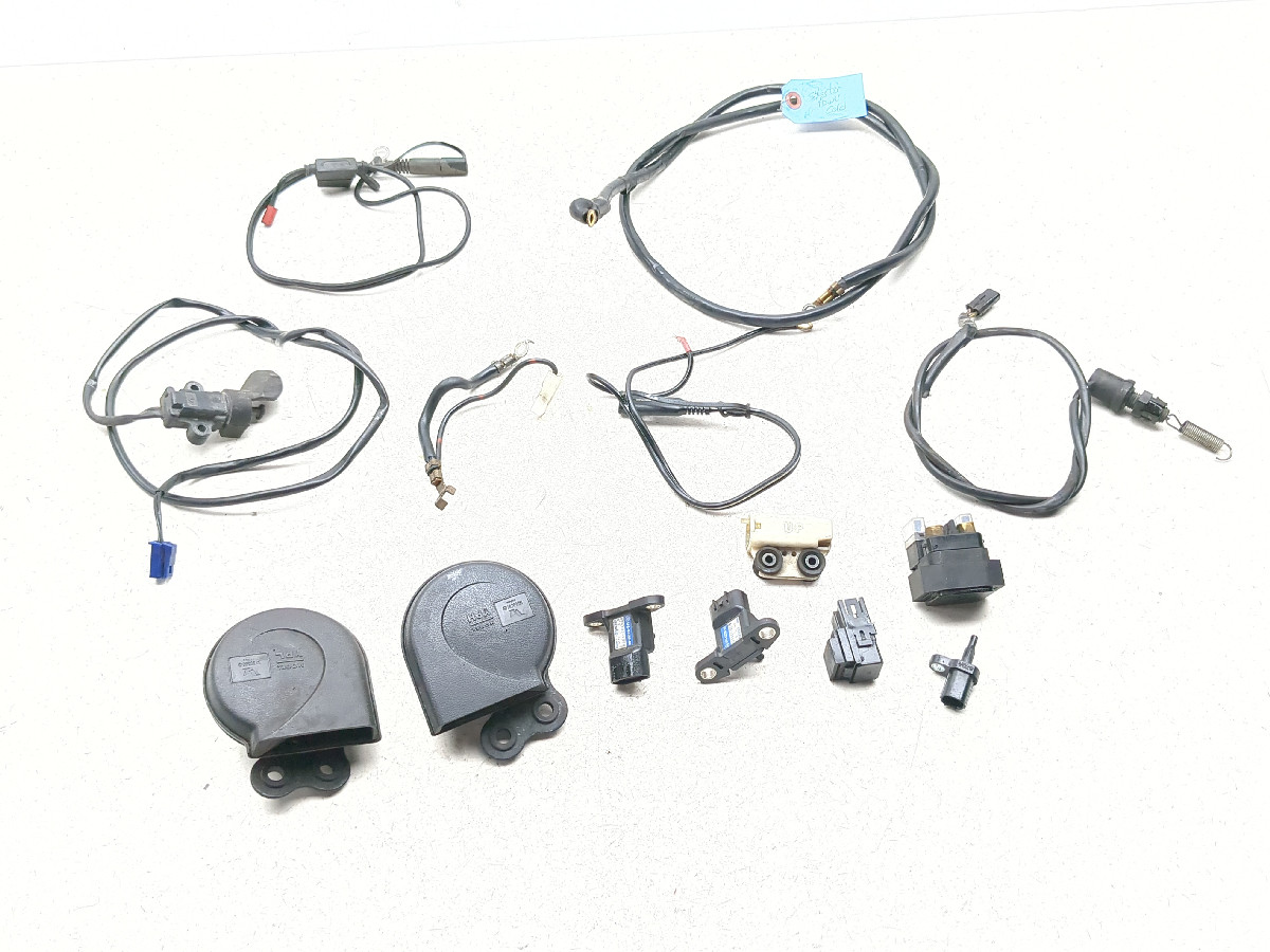08-17 Yamaha Raider XV1900 CU Relay Set Horn Tip Over Brake Switch
