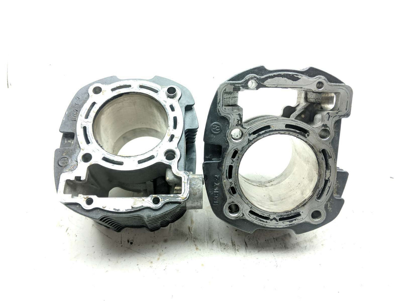 07-17 Yamaha V Star XVS1300 CT Engine Motor Cylinder Head Jug