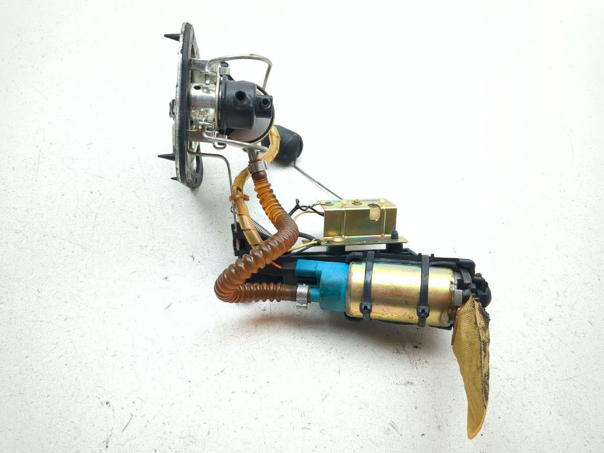 01-06 Harley Softail Standard FXSTI Petrol Gas Fuel Pump Assembly