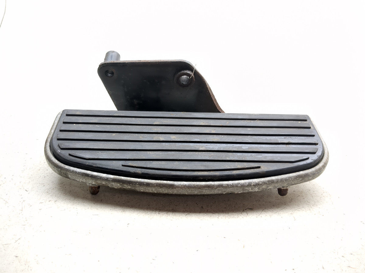 99-06 Kawasaki Vulcan 800 Drifter VN800E Front Left Floorboard