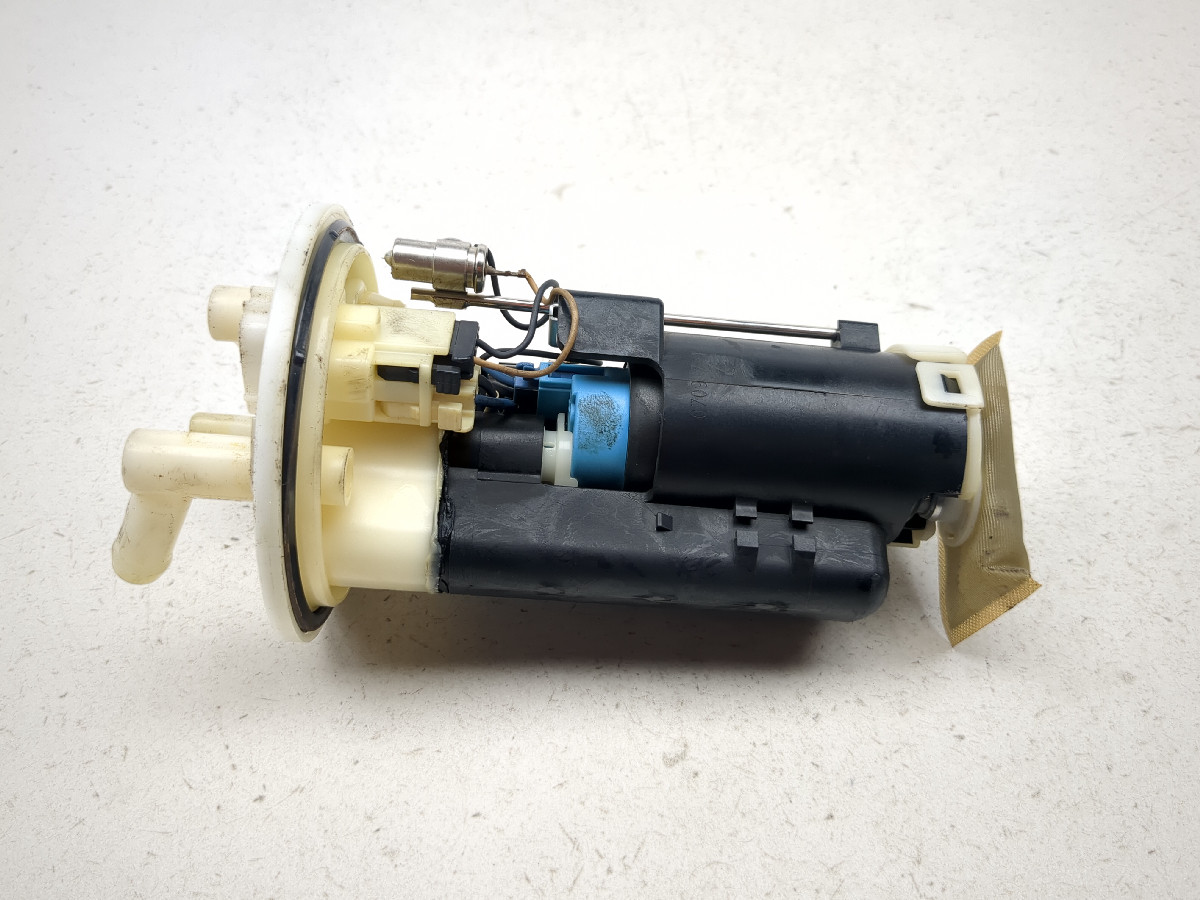 08-17 Yamaha Raider XV1900 CU Petrol Gas Fuel Pump Assembly - Sun