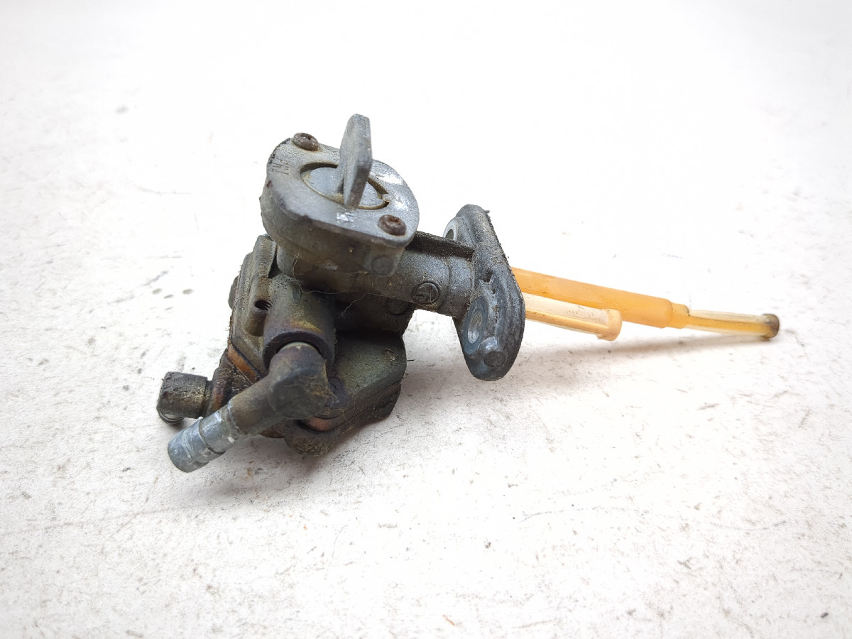 02 Kawasaki BN125 Eliminator 125 Petcock Gas Fuel Shut Off - Sun