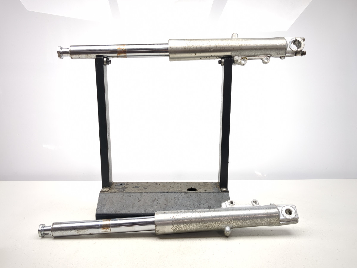 FLTRX　ハーレー　フロントフォーク 00-06 Harley-Davidson FLHR Road King Front Forks Suspension Set