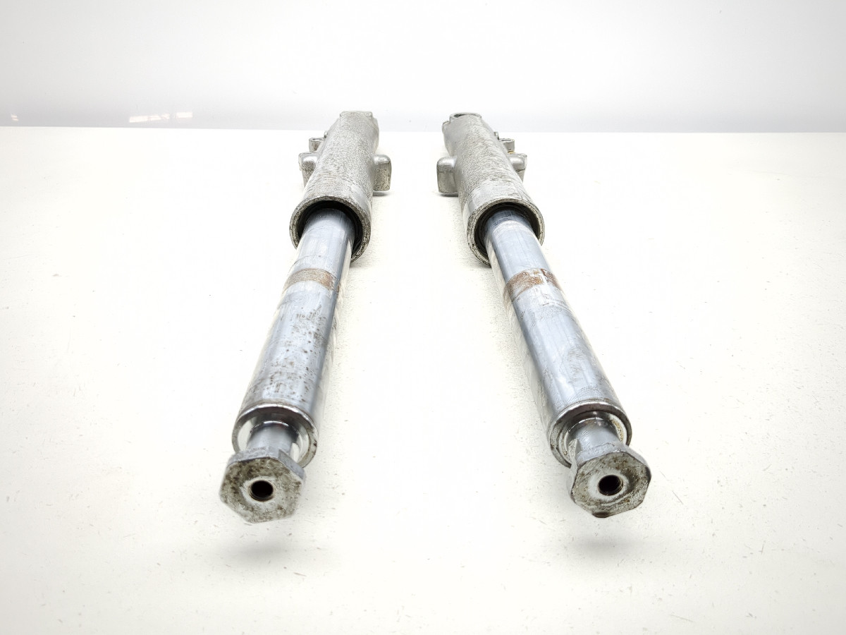 FLTRX　ハーレー　フロントフォーク 00-06 Harley-Davidson FLHR Road King Front Forks Suspension Set