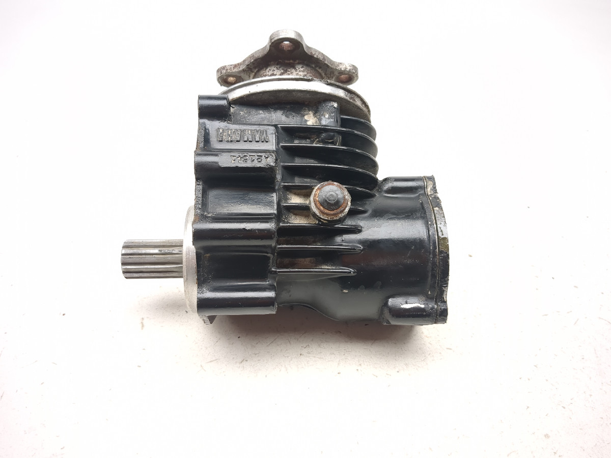 77-83 Yamaha XS750 Output Middle Drive Shaft Bevel Gears And