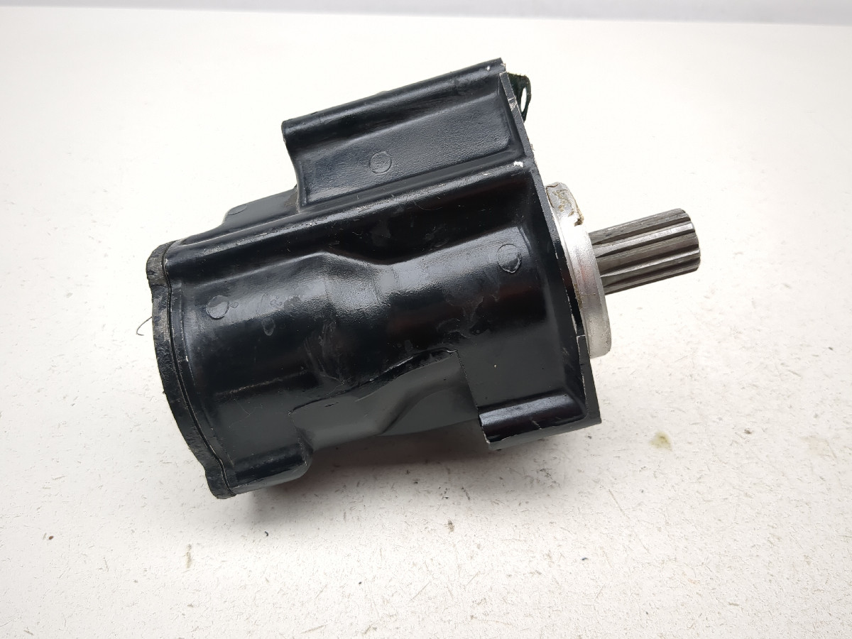 77-83 Yamaha XS750 Output Middle Drive Shaft Bevel Gears And