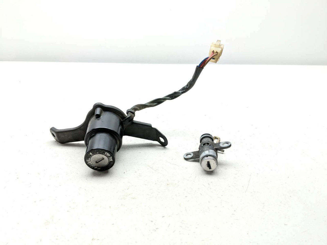 85-07 Yamaha VMAX 1200 VMX12 Lock Set Ignition Switch NO KEY - Sun