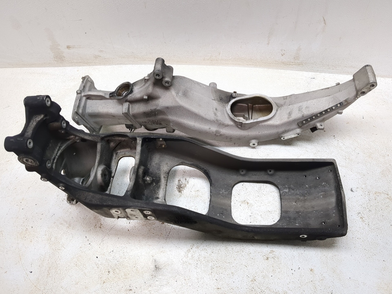 08-17 Victory Vision Deluxe Center Main Frame With Rear Subframe
