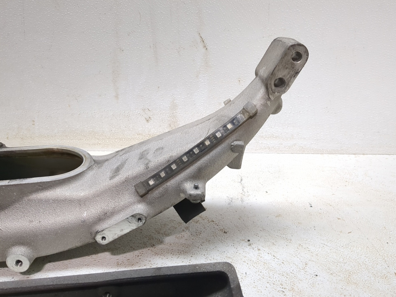 08-17 Victory Vision Deluxe Center Main Frame With Rear Subframe