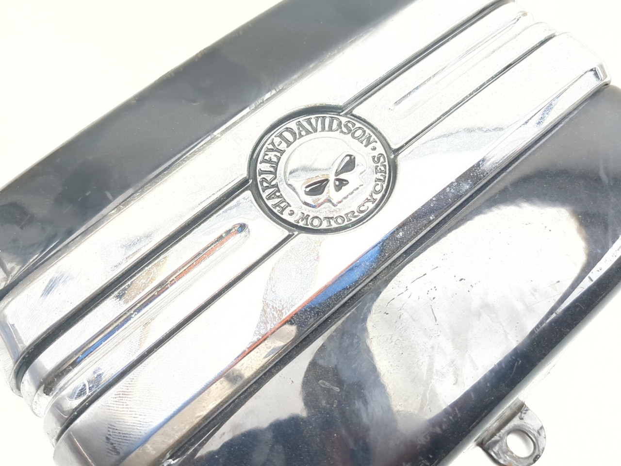06-14 Harley FXDC Dyna Super Glide Custom Willie G Skull Battery