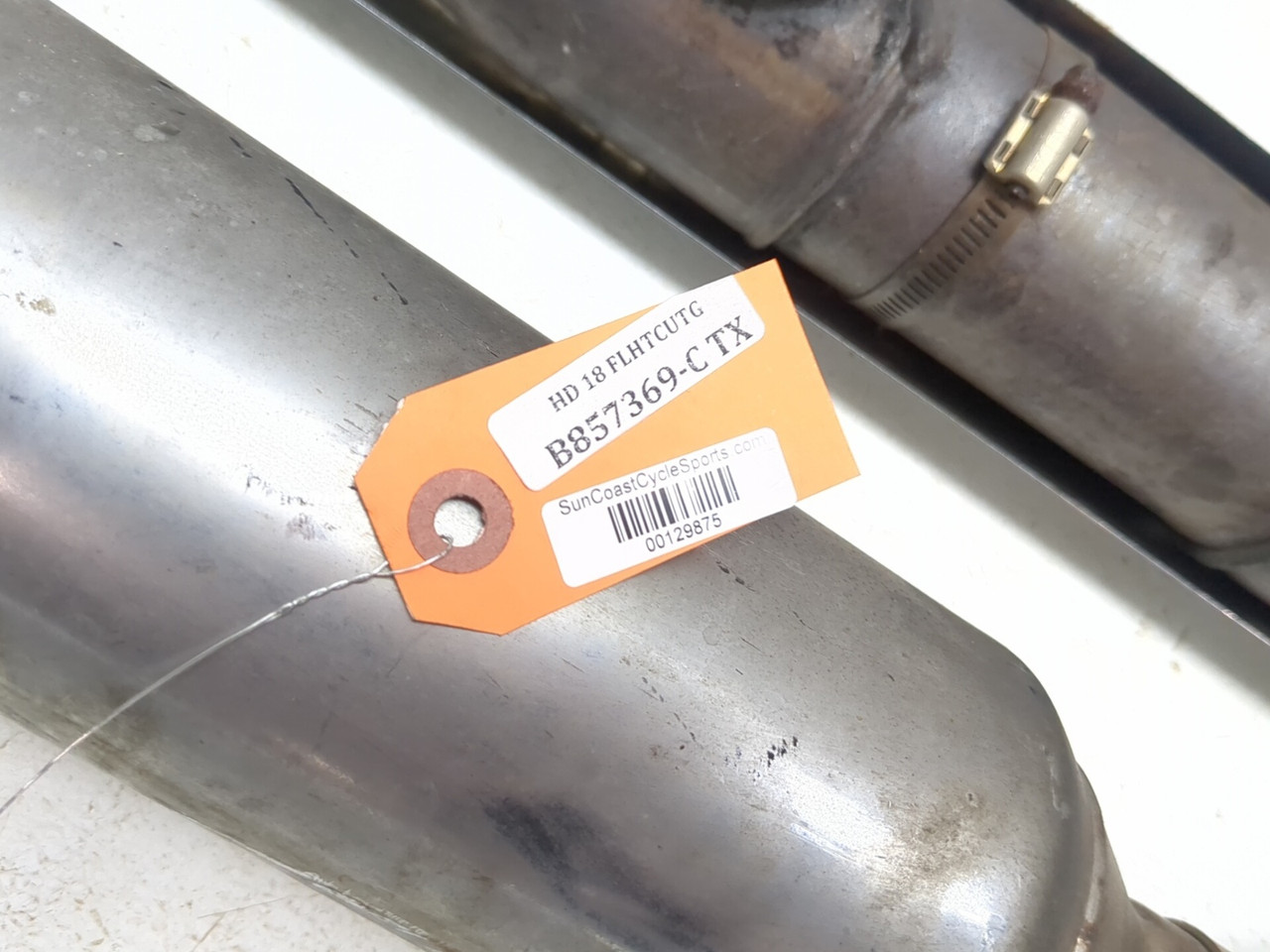 Re 17-24 Harley-Davidson FLHTCUTG Tri Glide Ultra Exhaust System Set