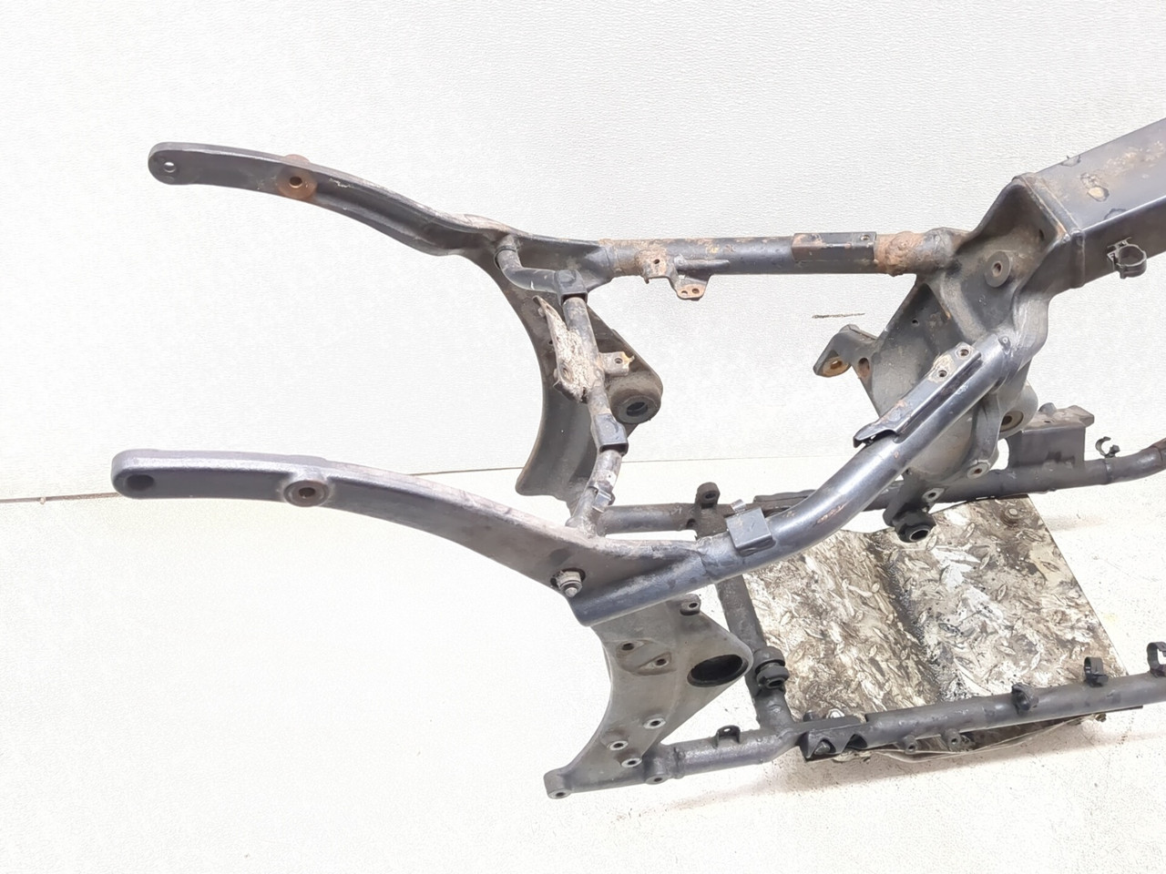 04-10 Kawasaki Vulcan 2000 VN2000 Main Frame Subframe STRAIGHT CLN