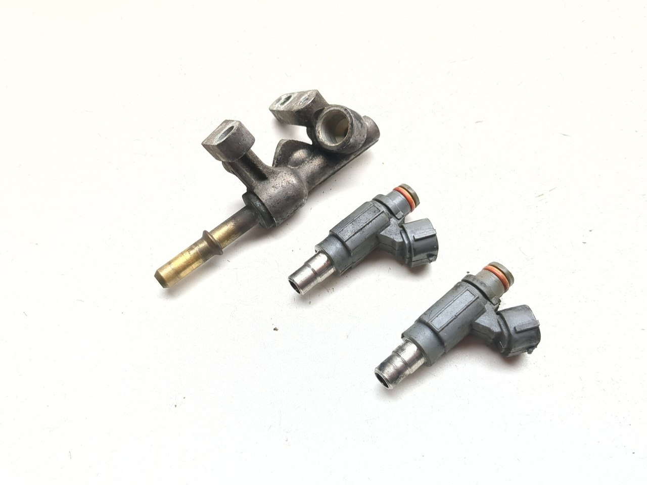 04-10 Kawasaki Vulcan 2000 VN2000 Fuel Injectors Delivery Pipe Set