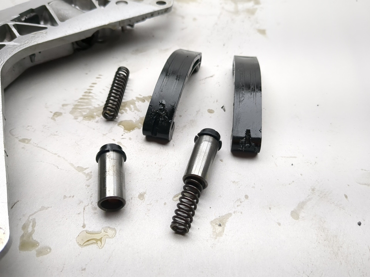 00-06 Harley Davidson Fat Boy FLSTF Chain Guide Support Plate