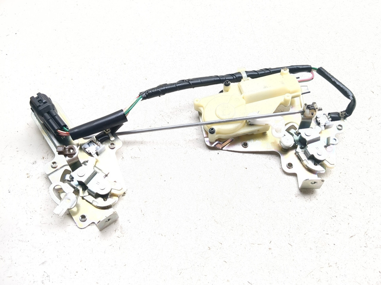 18-24 Honda GL1800 Goldwing 1800 Saddlebag Latch Actuator Assembly