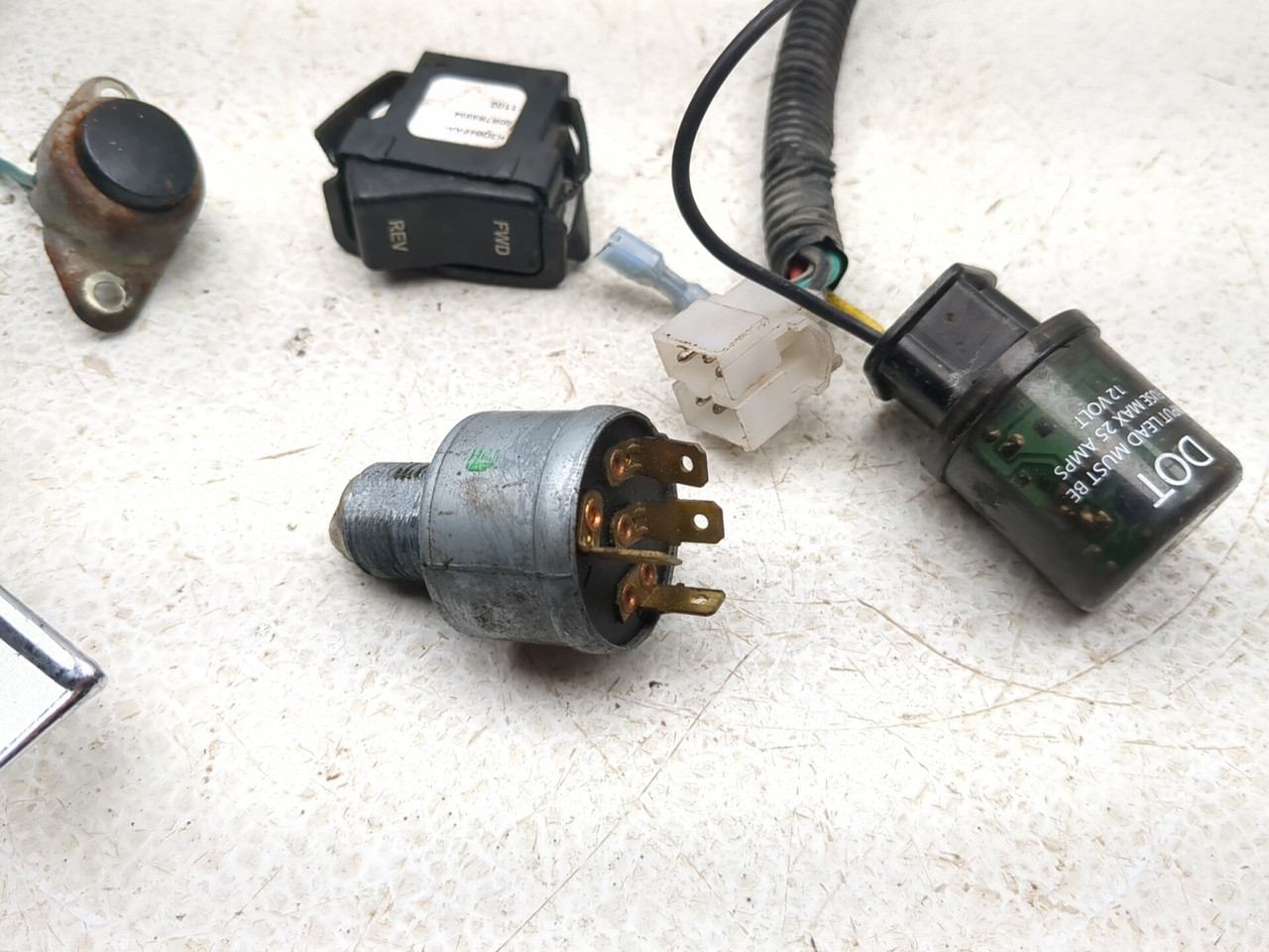 SRセット 08-15 Cushman Titan Utility Cart Front Turn Signal Lever & Switch