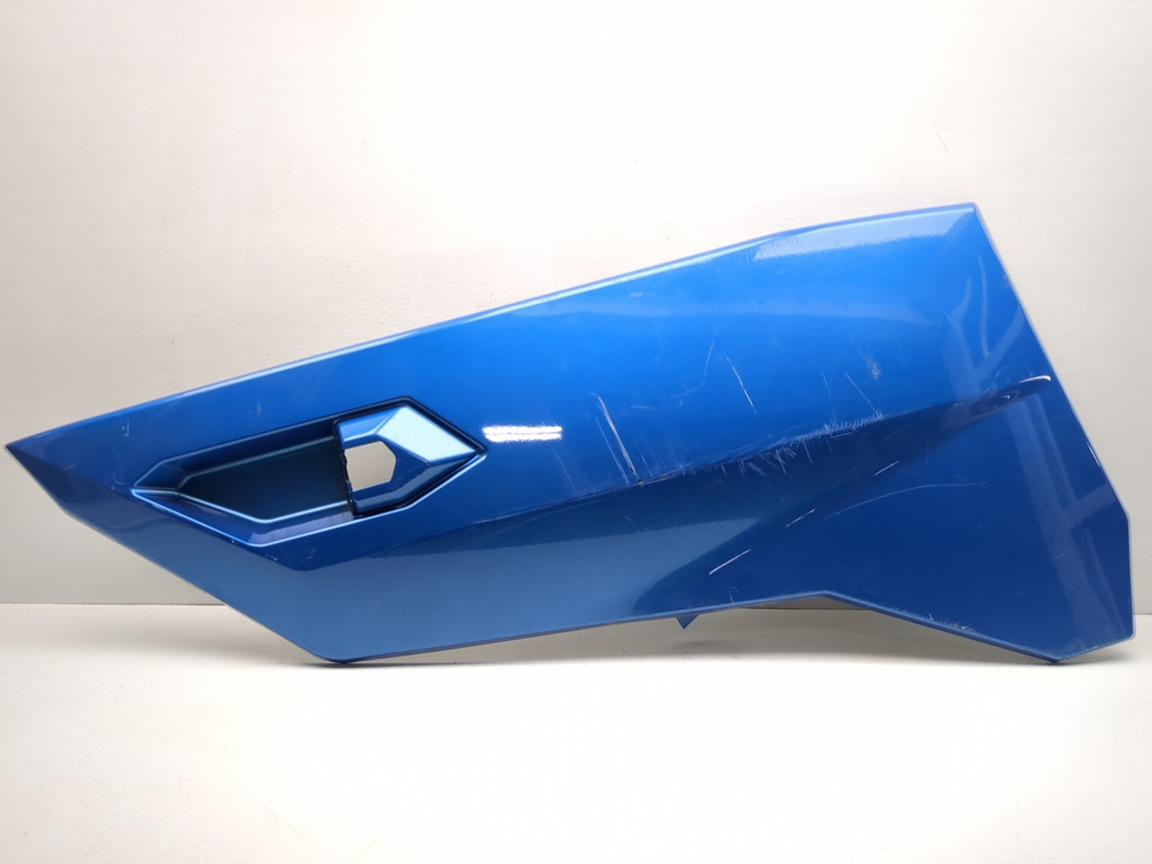 バインダー 21-24 Can Am Commander 700 XT Front Right Door Panel 705015706