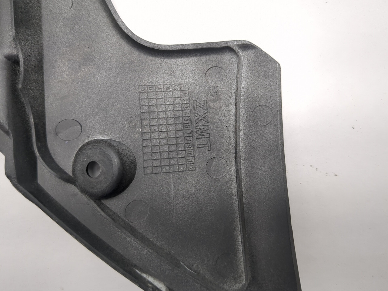 09-14 Yamaha YZF R1 Front Air Intake Duct Cover Panel Set 14B