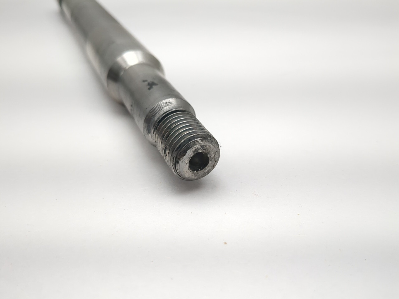 02-06 Harley-Davidson VROD VRSCA Front Wheel Axle Bolt Shaft 41540