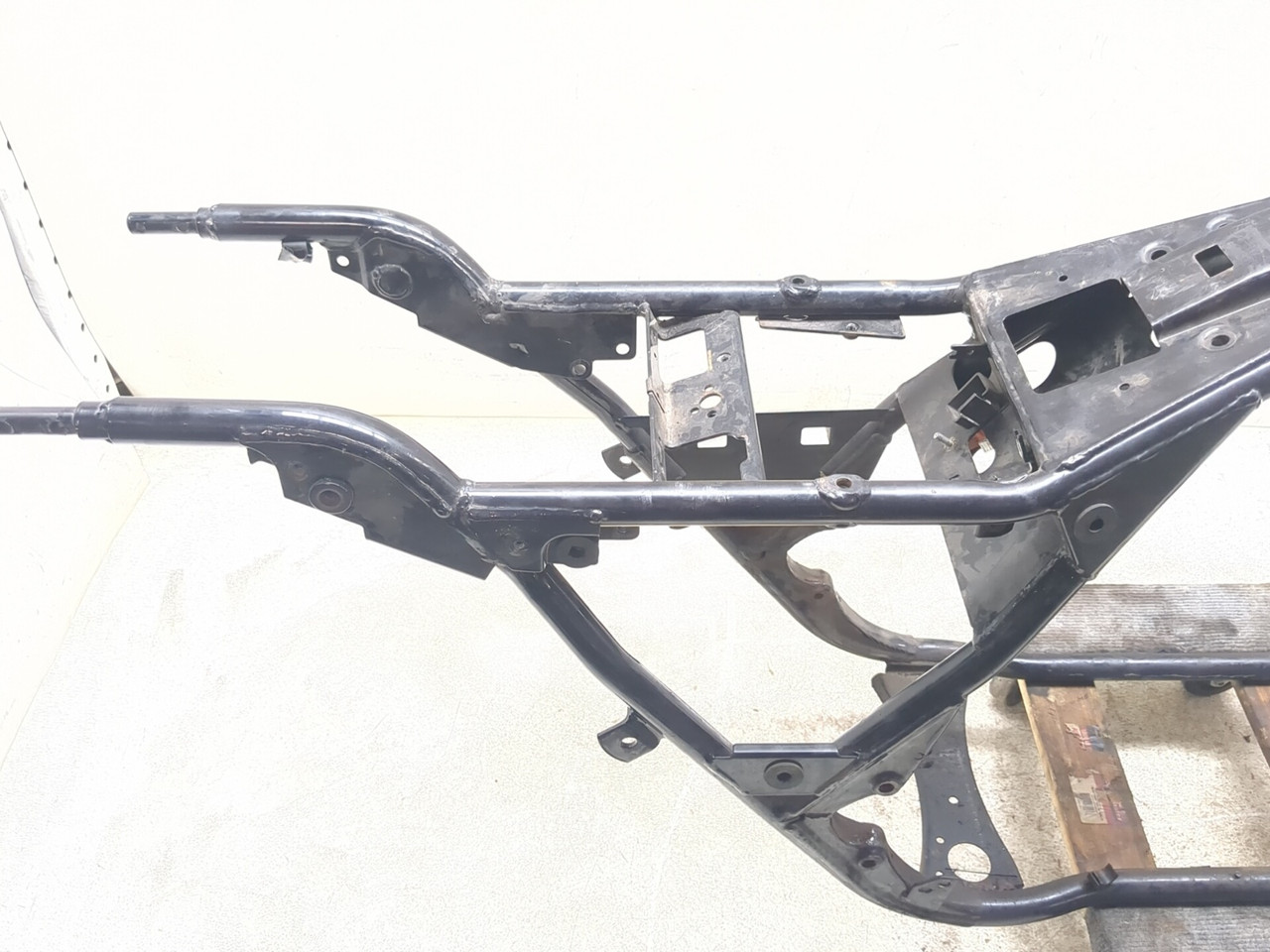 99-06 Harley Davidson Road Glide FLTRI Main Frame Chassis STRAIGHT