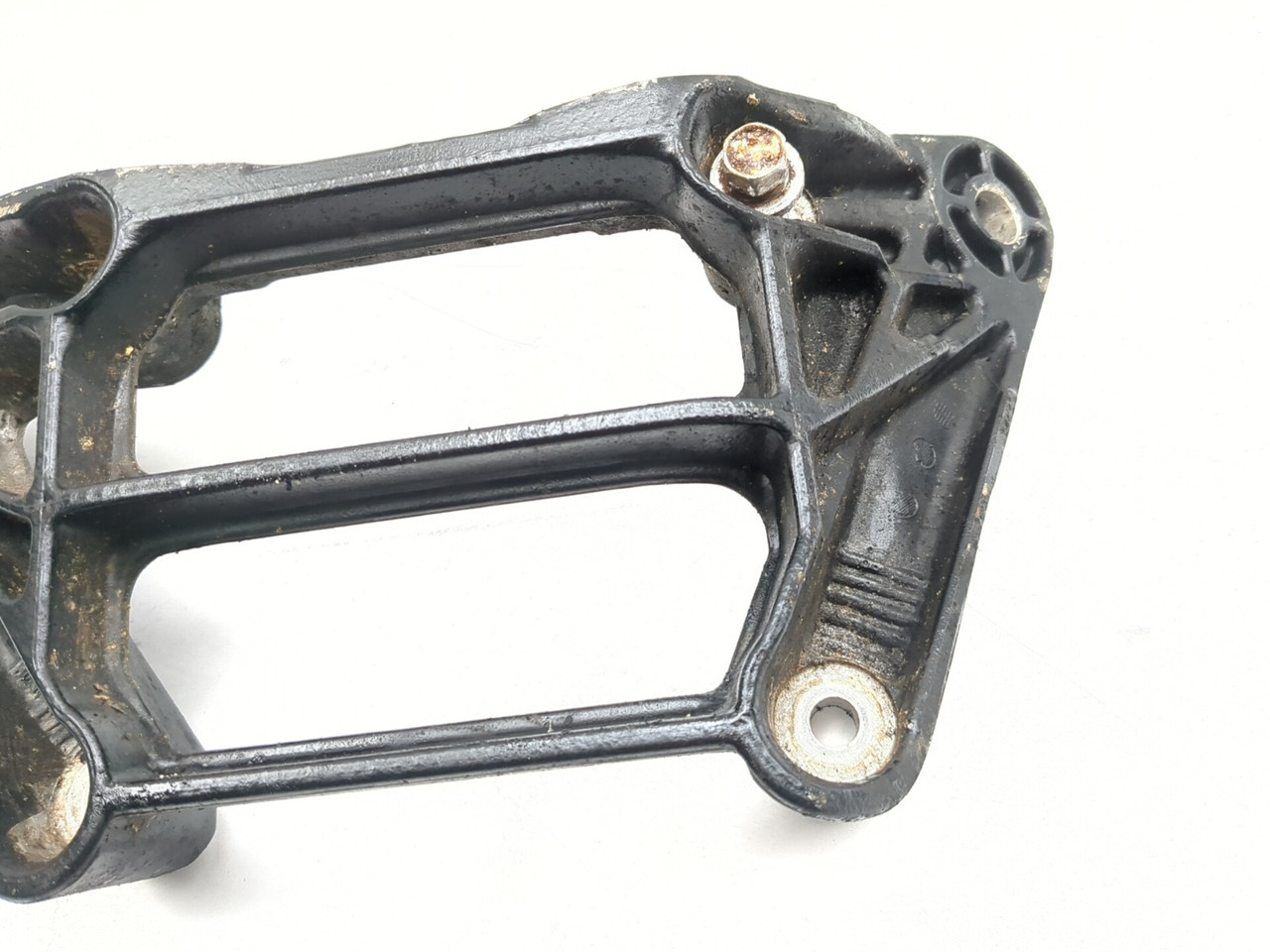 99-04 Yamaha Waverunner SUV 1200 Rear Engine Mount 63M-21425-01-00