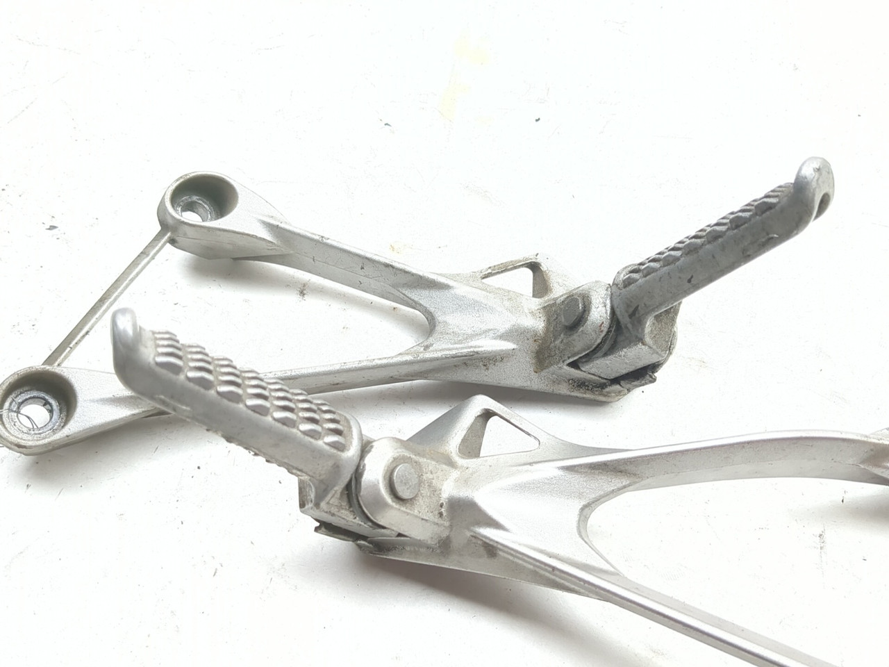 05 06 Kawasaki ZX6 ZX 636 Rear Left & Right Passenger Pegs Mount