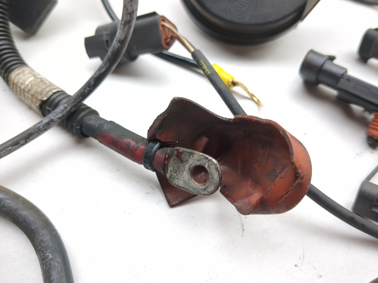 06 Harley Davidson Street Glide FLHXI Horn Battery Cable Sensor
