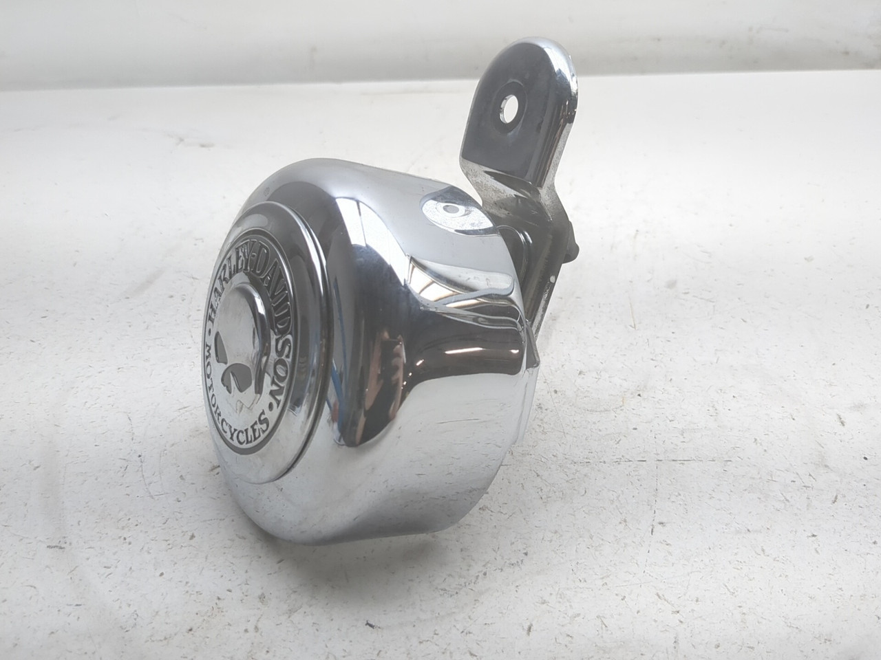 06 Harley-Davidson Street Glide FLHXI Left Horn Cover 61300622