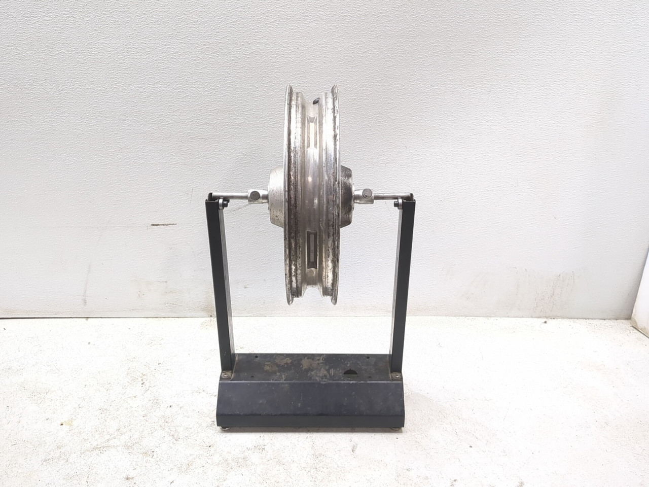 06 Harley-Davidson Street Glide FLHXI Front Wheel Rim STRAIGHT