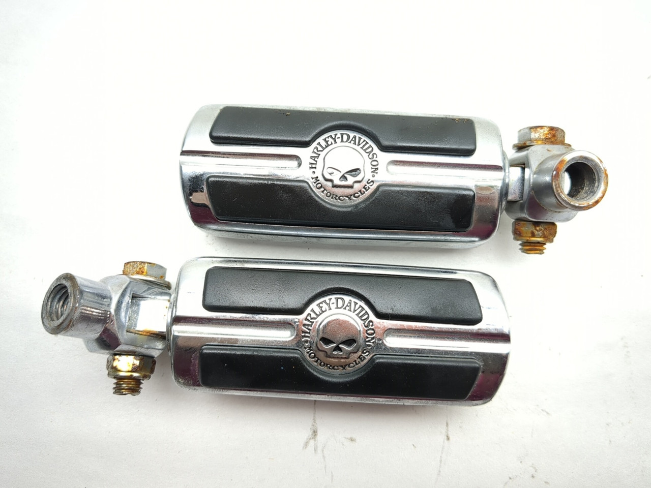 06 Harley Davidson Street Glide FLHXI Rear Passenger Foot Peg Set