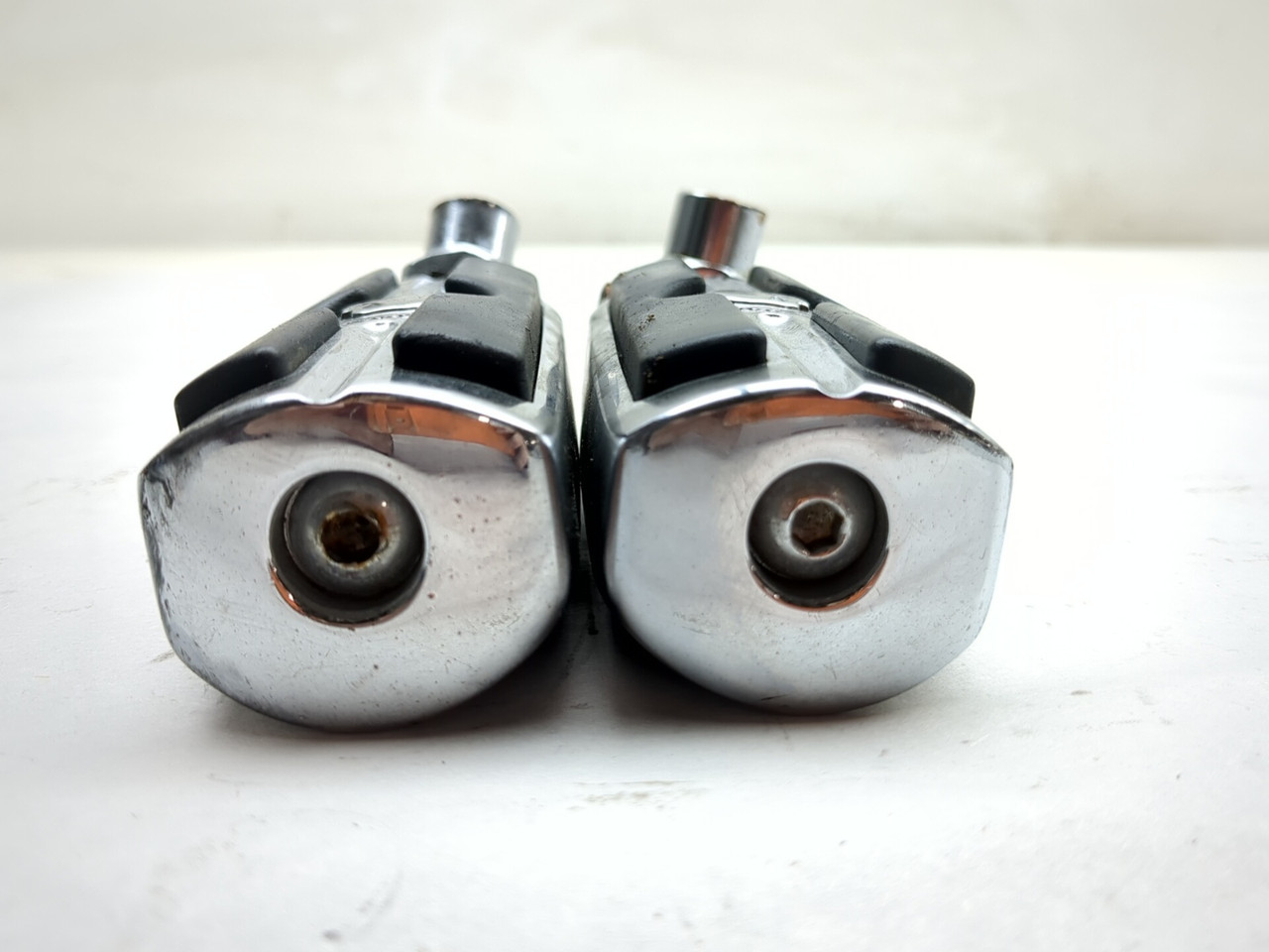 06 Harley Davidson Street Glide FLHXI Rear Passenger Foot Peg Set