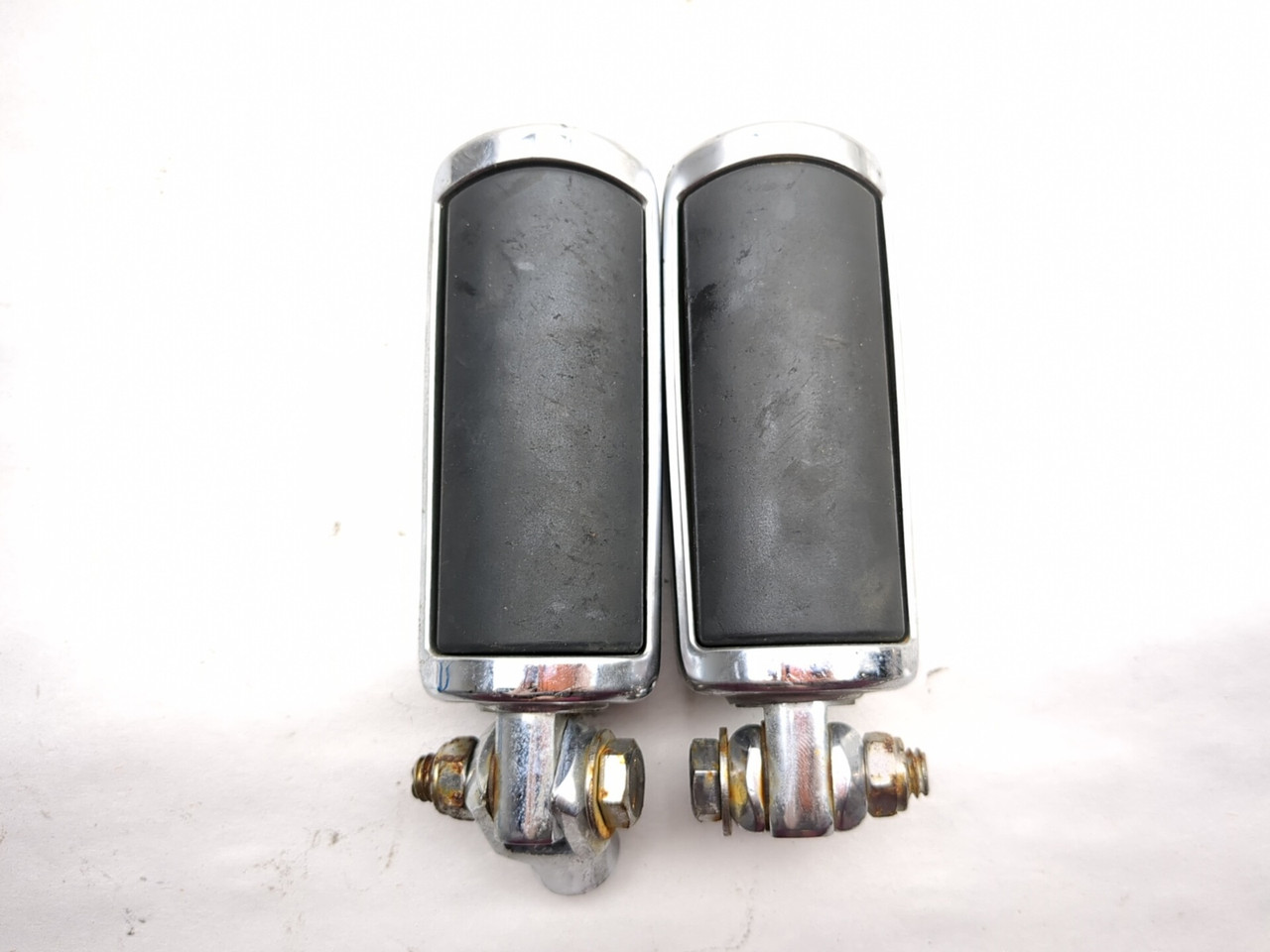 06 Harley Davidson Street Glide FLHXI Rear Passenger Foot Peg Set