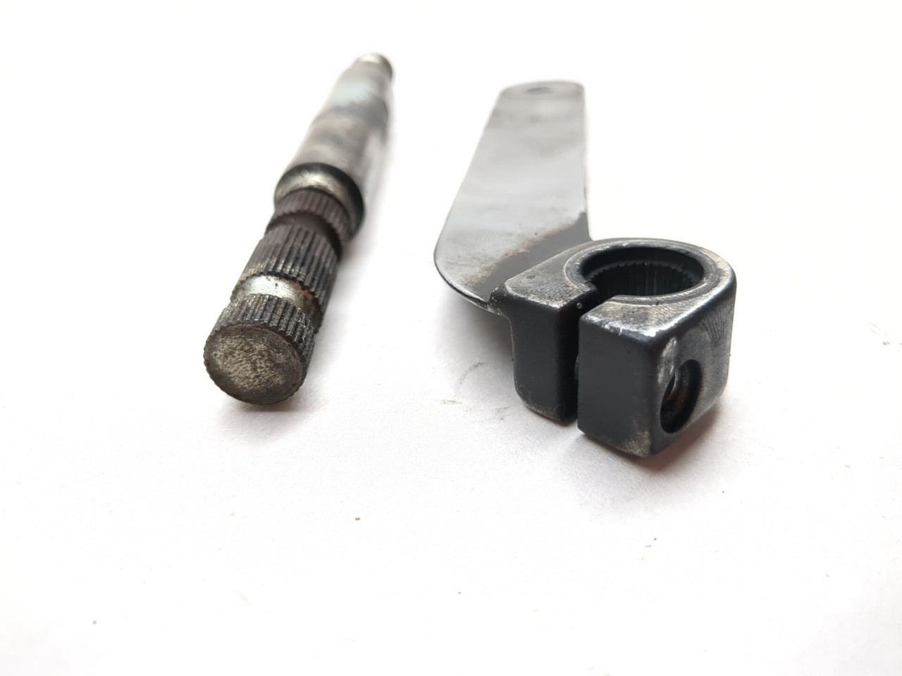 06 Harley-Davidson Street Glide FLHXI Front Inner Shifter Shaft