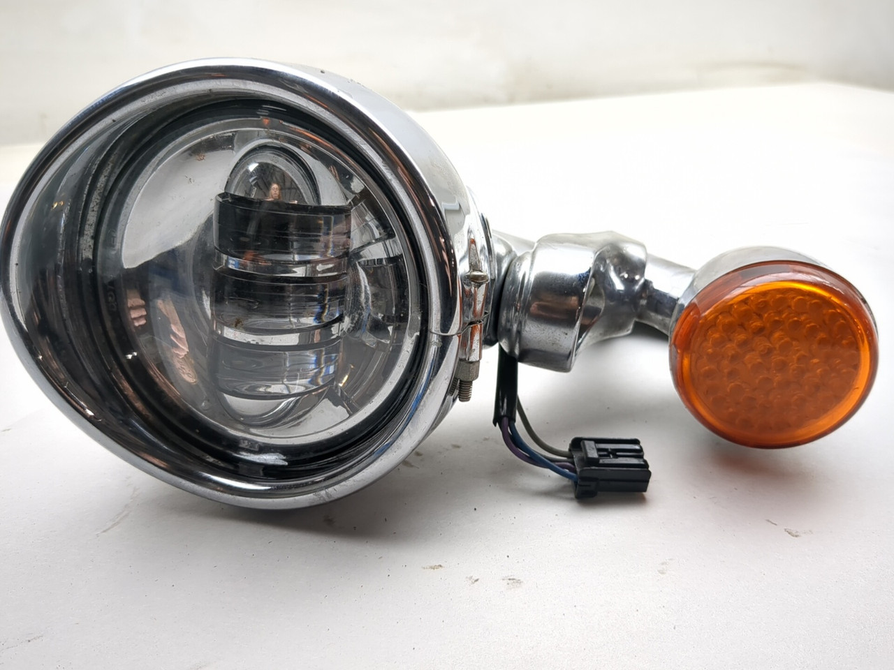 06 Harley Davidson Street Glide FLHXI Front Left Passing Lamp